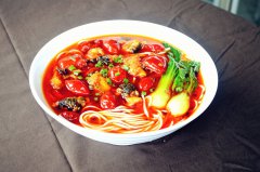 <b>選擇小魚小面創(chuàng)業(yè)開店，七步簡單制作特色美食</b>